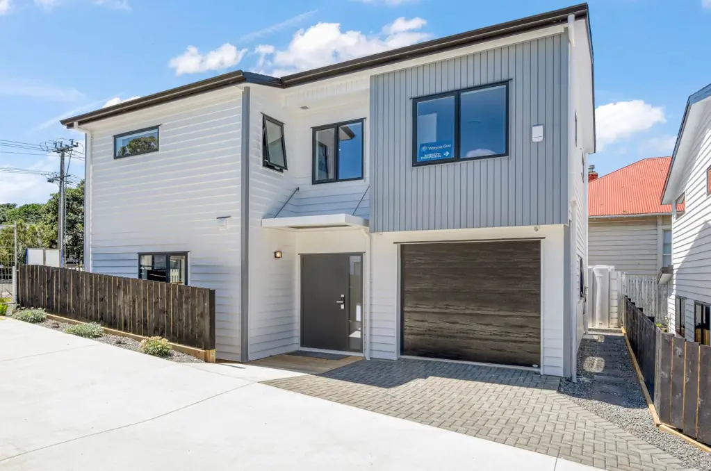 Onehunga 5બેડરૂમ Freehold and brand new in central location!