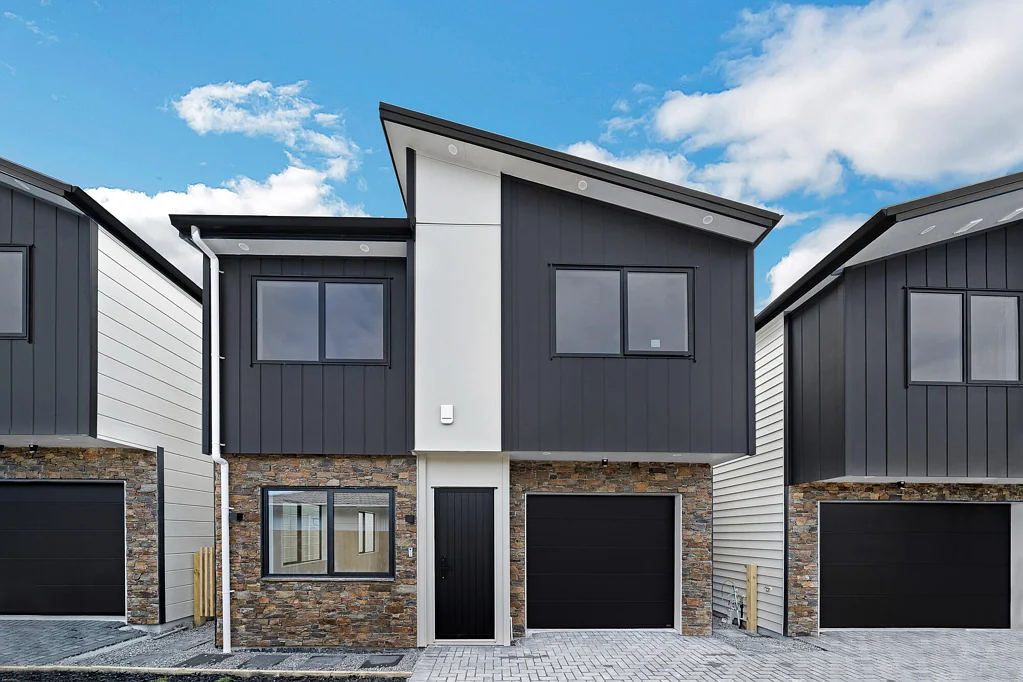 Brand new 3 bedrooms + 2 bathroom and study Nook