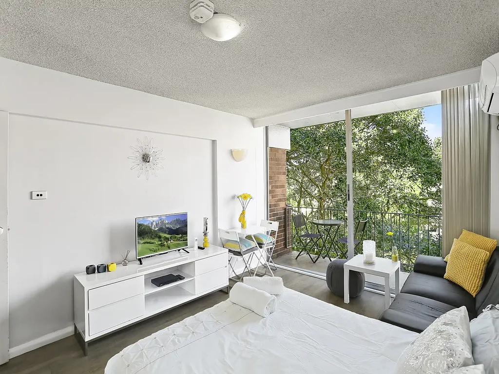 Elizabeth Bay 大楼最佳位置 + 阳台 + 空调 BEST POSITION IN BUILDING + BALCONY +  AIR CONDITIONING