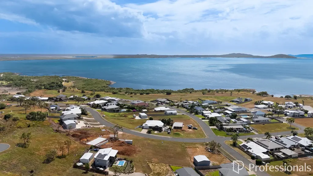 Bowen BIG BLOCK WITH BEAUTIFUL SEA VIEWS - 1362M2