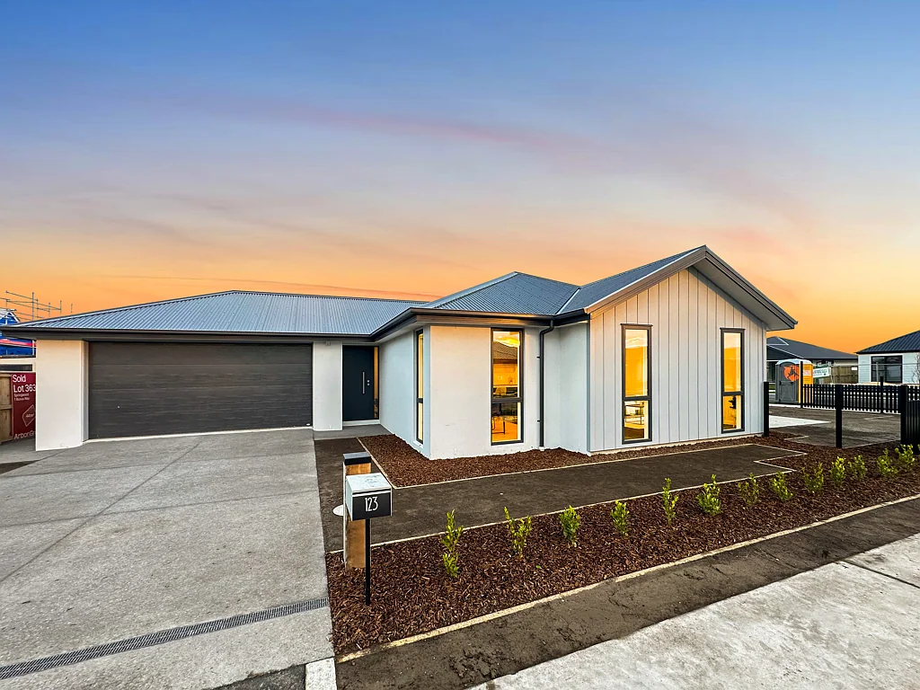 Rolleston 4Kwarto Contemporary Style Meets Everyday Comfort