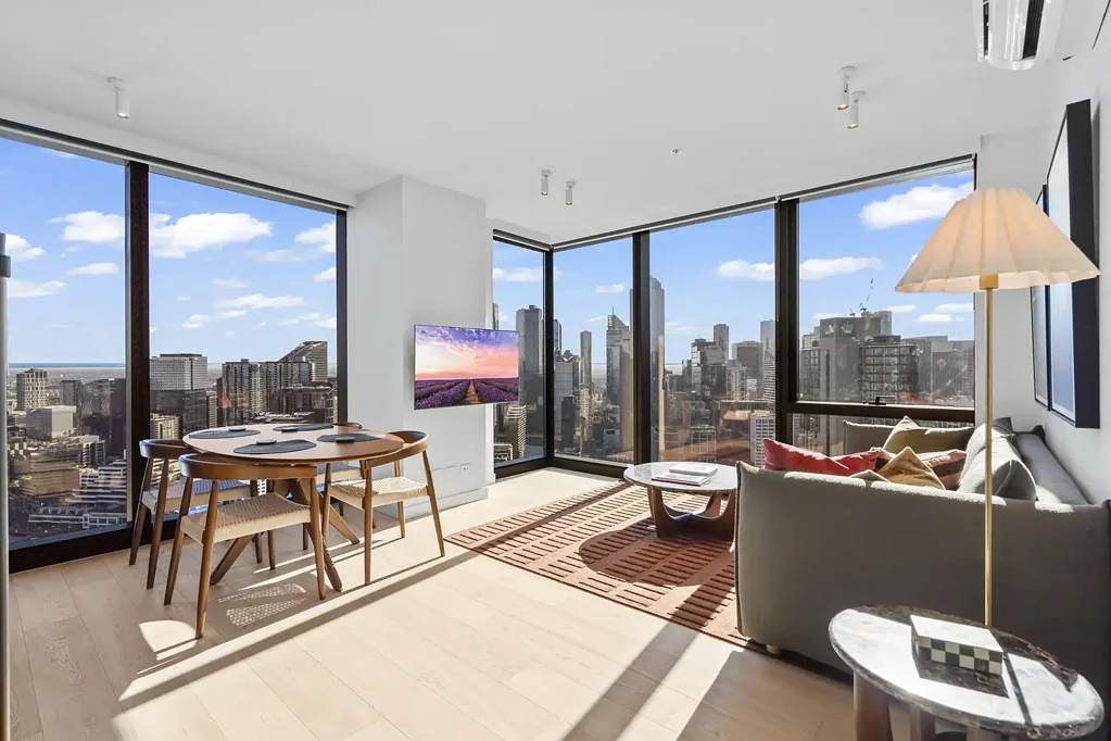 Luxurious Fully Furnished 1-Bedroom Apartment in Queensbridge Tower