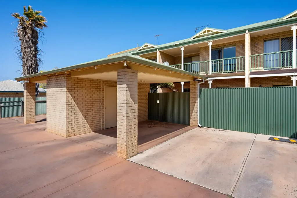 Kalgoorlie 3ਬੈੱਡਰੂਮ Well-Maintained, Brick Three-Bedroom Home; With An Existing Lease at $700pw!