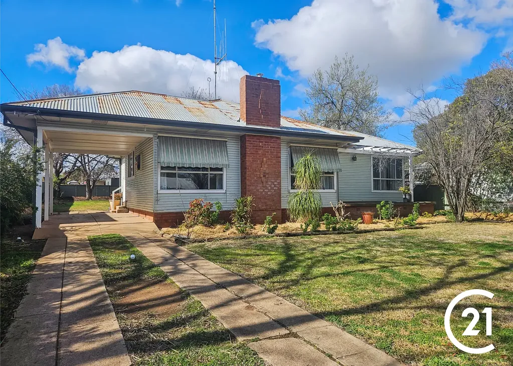 Forbes 3 Bedroom Century 21 Central West Parkes and Forbes - 6852 3793