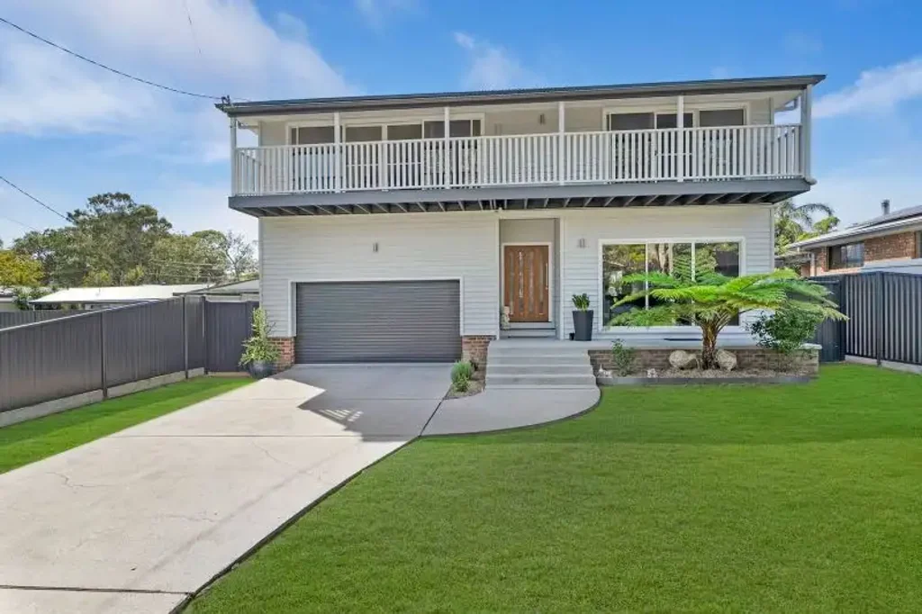 Chain Valley Bay 4 Bedroom Beautifully presented family home - Just moments from Lake Macquarie!