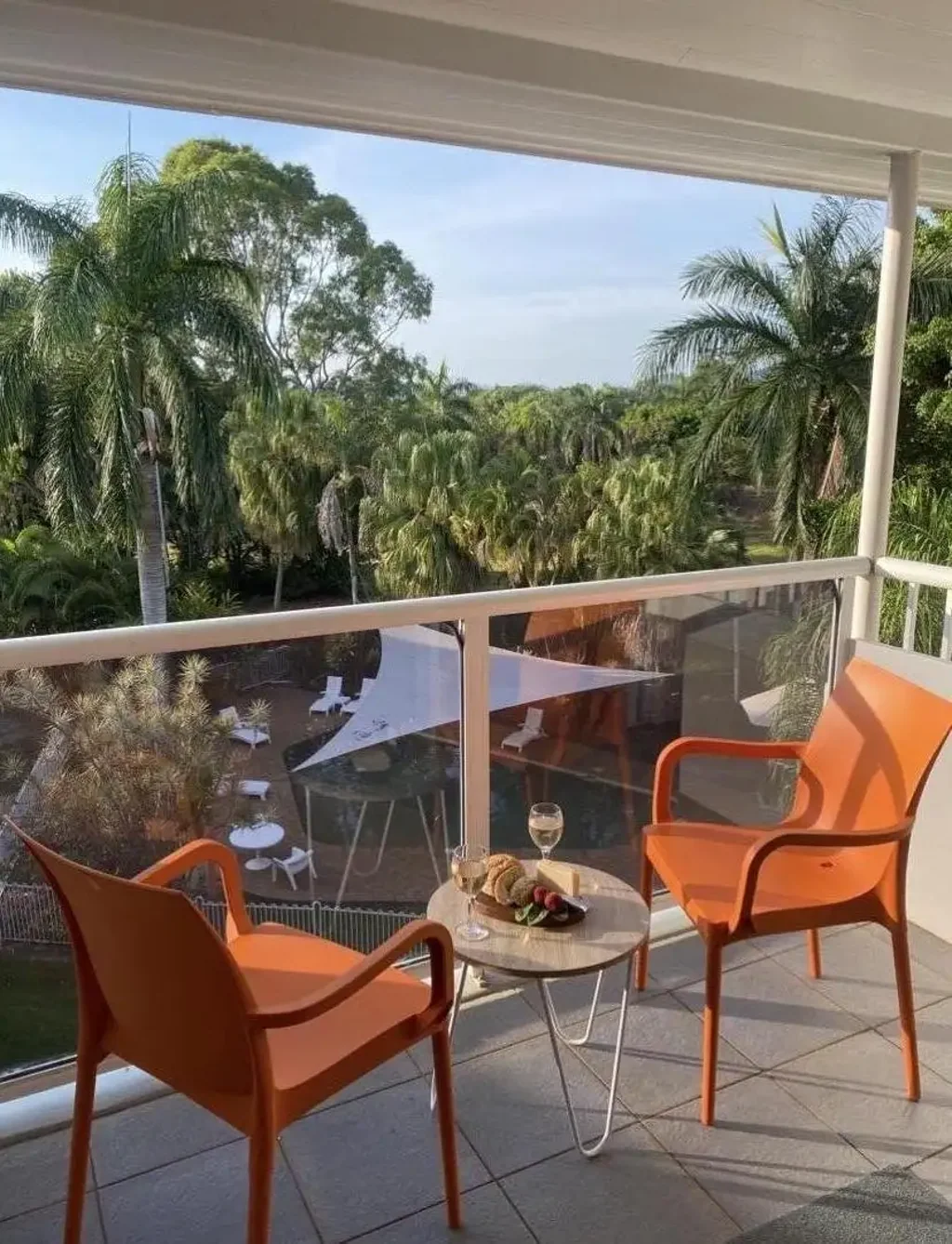 Apartment with treetop views in resort
