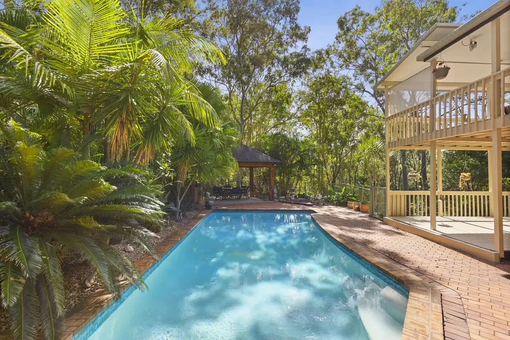 Highland Park 4房  Space, Privacy & Entertaining Come Together — Highland Park Acreage Must Sell!