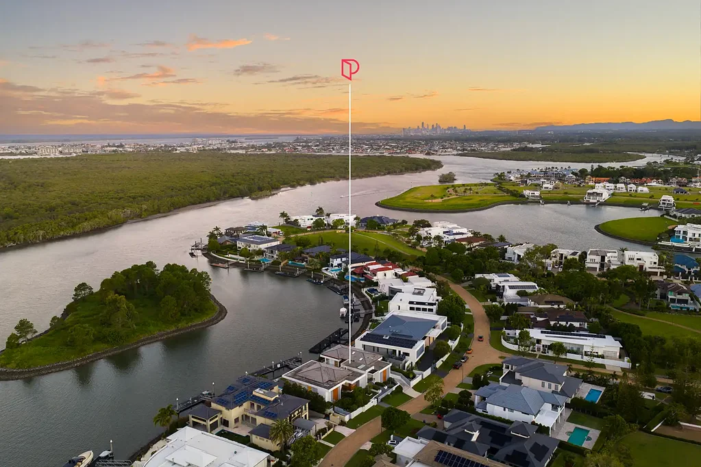 Hope Island 5침실 Architectural Waterfront Masterpiece on The Circle - 37.8m Frontage in Sanctuary Cove - 1507m2 Land Area