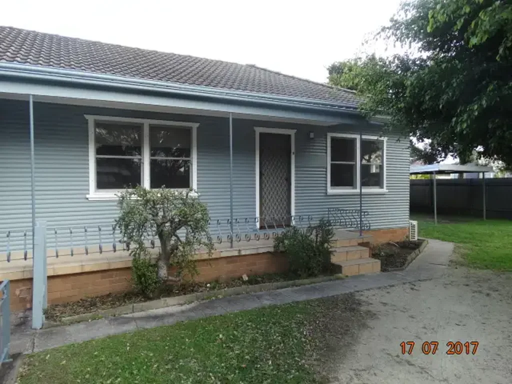 RENOVATED 2 BEDROOM UNIT IN GREAT LOCATION