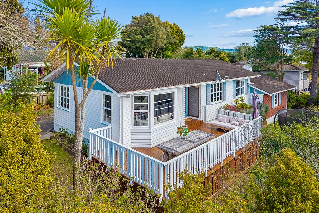 Glen Eden 3Moenga Sunnyside Up!