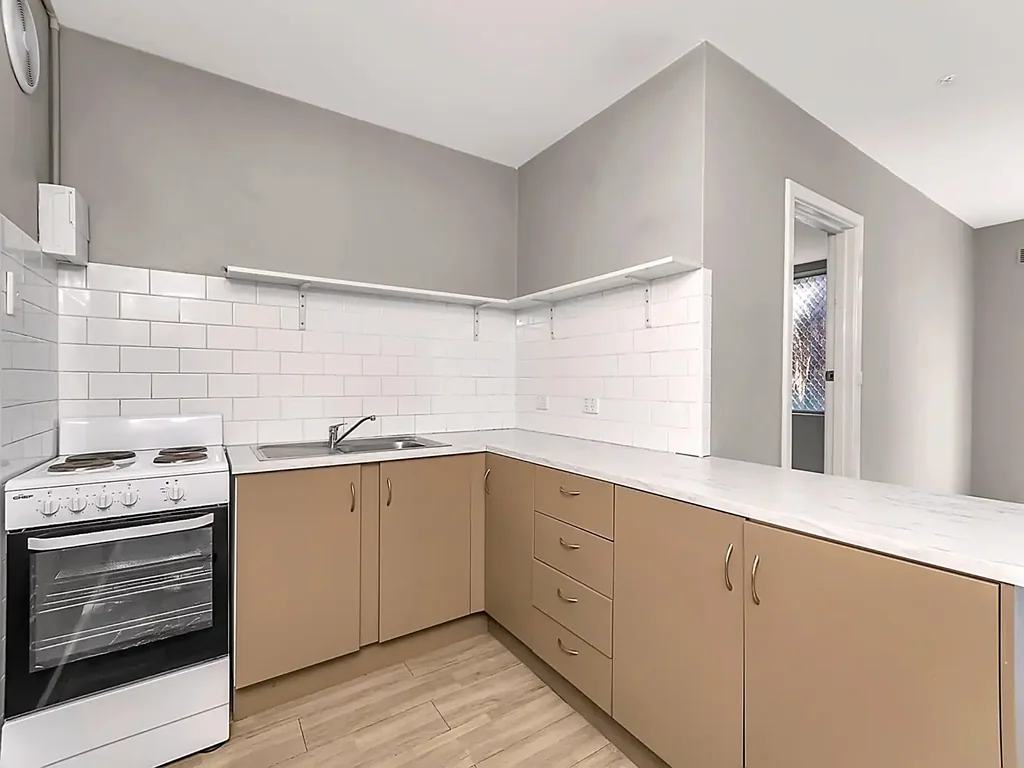 Cute & Modern 1x1 Unit in Secure Complex