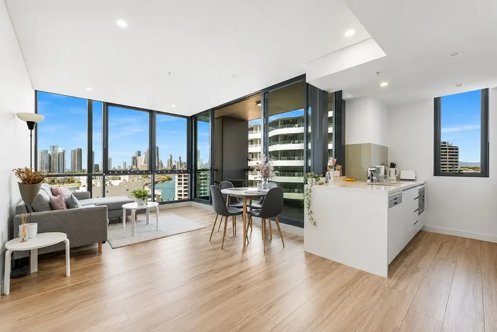 Southport 2 Bedroom Fully Furnished ready to move in apartment overlooking the Broadwater