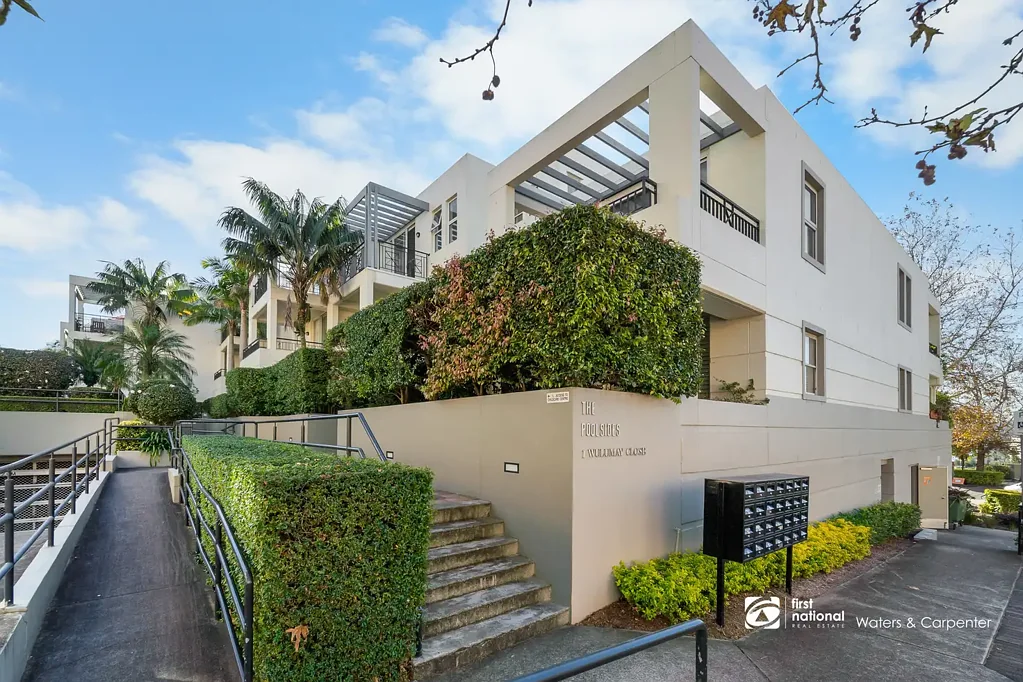 Luxury Waterfront Living – 3 Bedroom Apartment with Resort Facilities