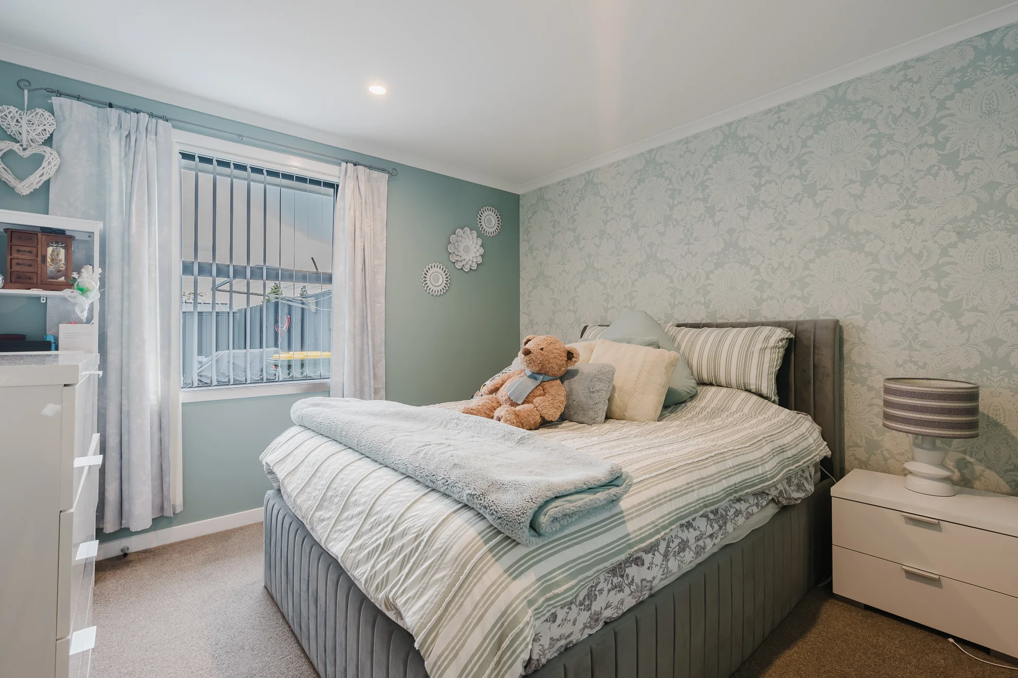 Chartwell 2Zimmer Vendor Has Purchased - Must Be Sold!