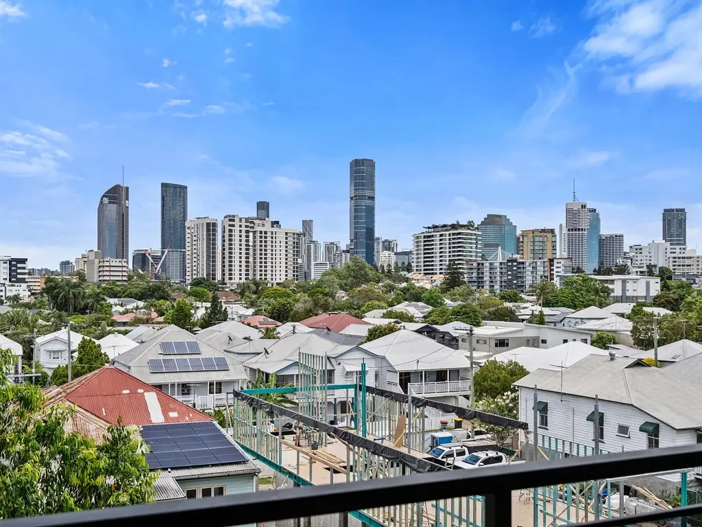 PEACEFUL CITY-VIEW APARTMENT IN THE HEART OF BRISBANE