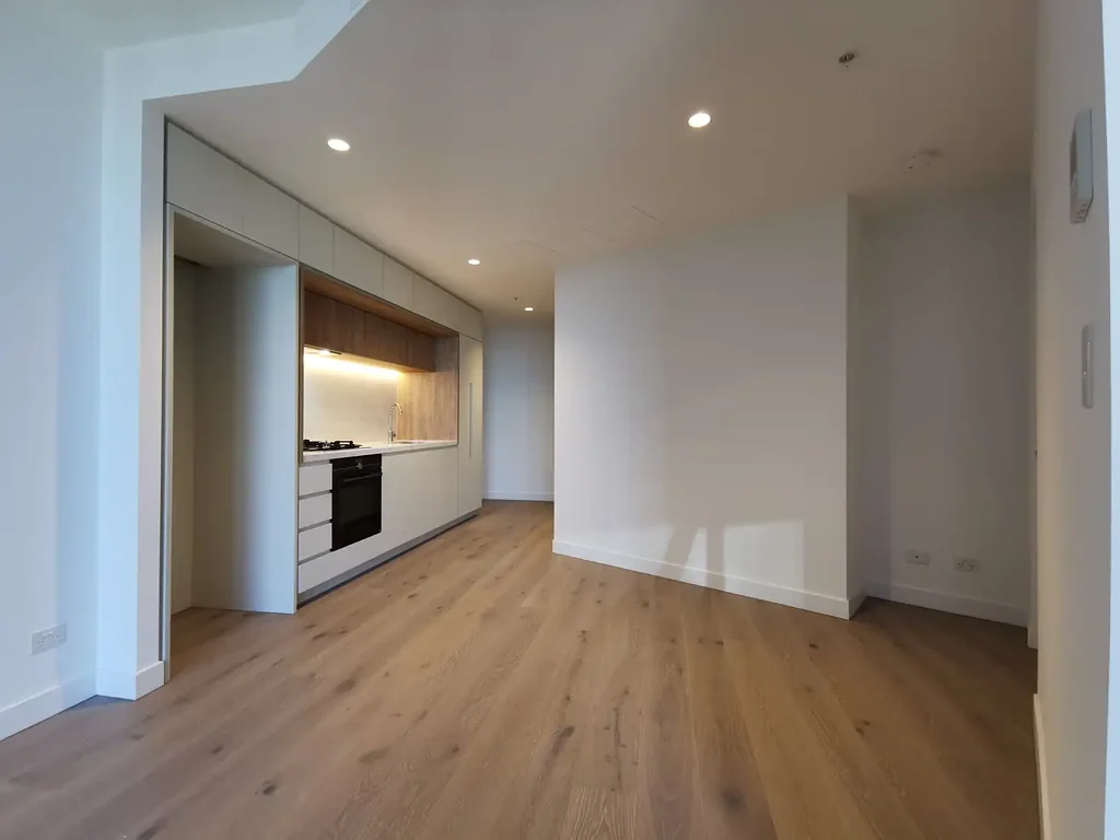 LUXURY LIVING AT WEST SIDE PLACE