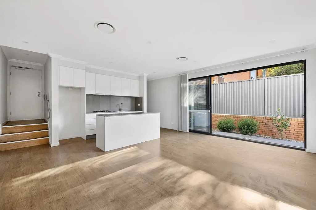 Near new home: 1-bed + study design