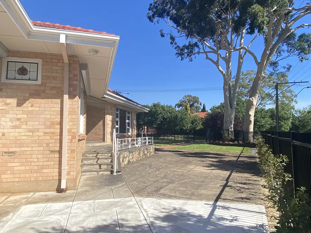 Luxurious Family Living in Rosslyn Park