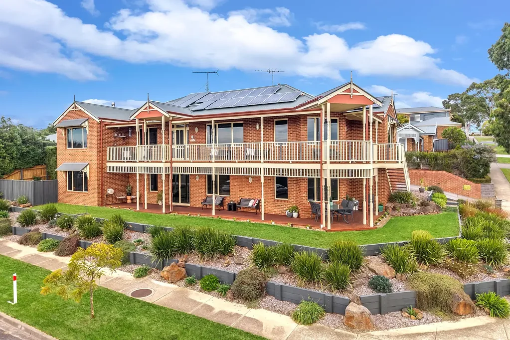 Highton 5房  Timeless Elegance, Elevated Living with Panoramic Northern Views