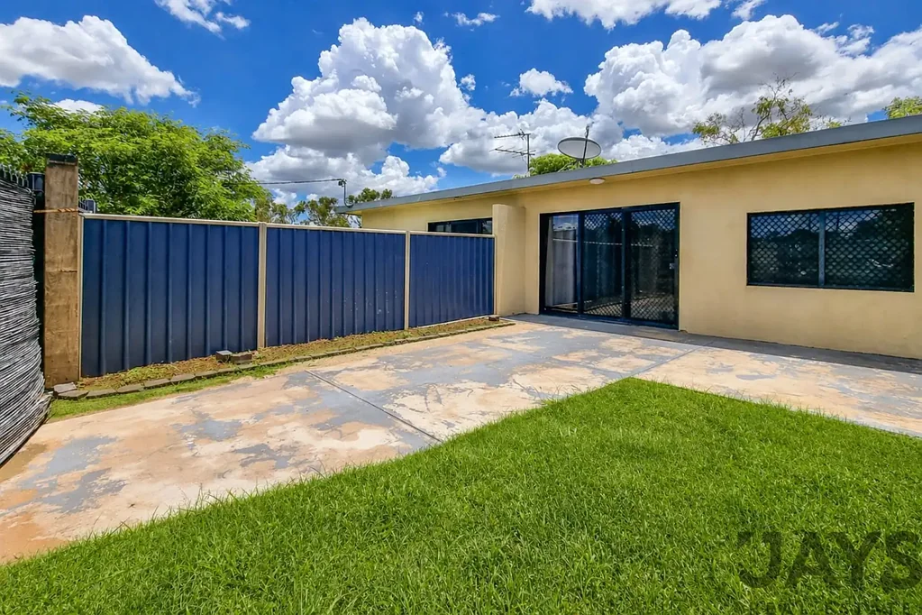 2/9 BURKE STREET, MORNINGTON