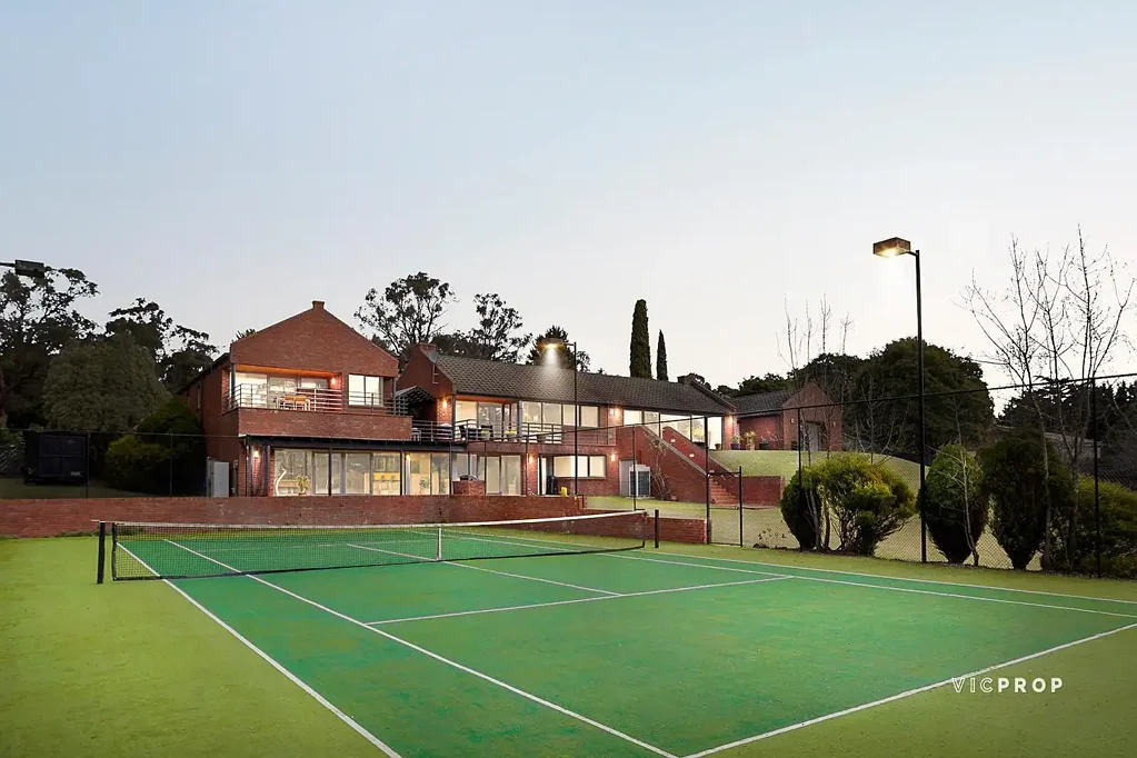 Donvale 5Zimmer Grand Family Living in Prestigious Donvale