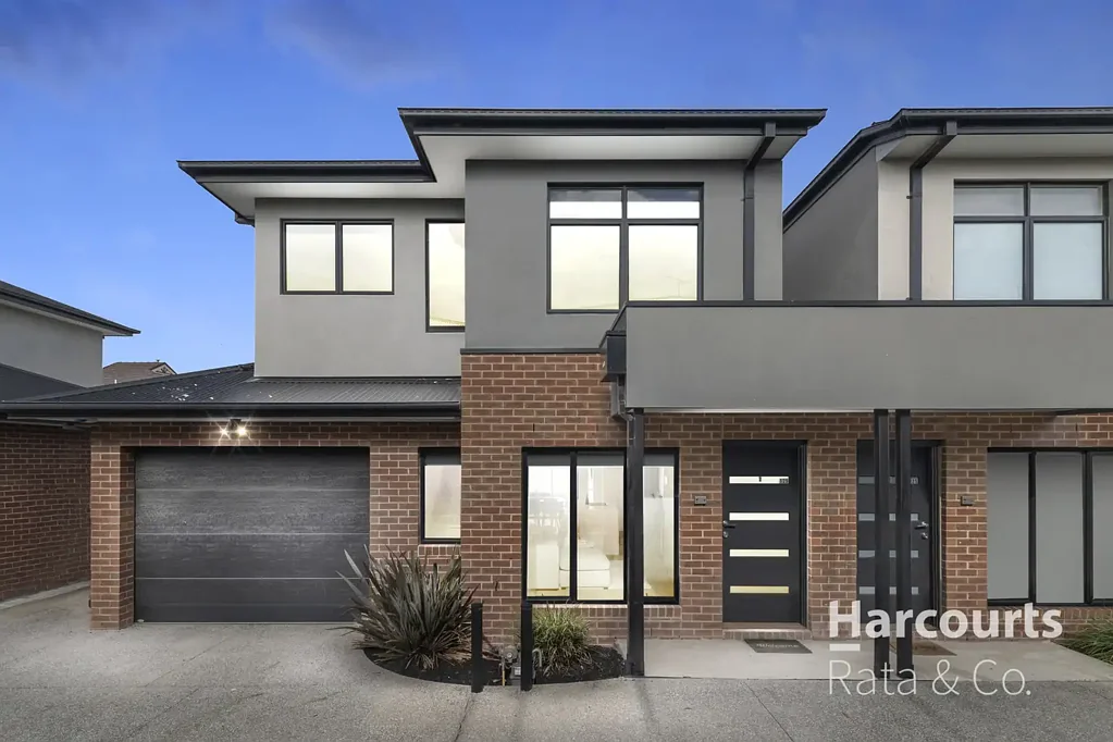 Epping 2房 时尚两层单元房，采光充足的起居空间 Stylish Two-Storey Unit with Light-Filled Living