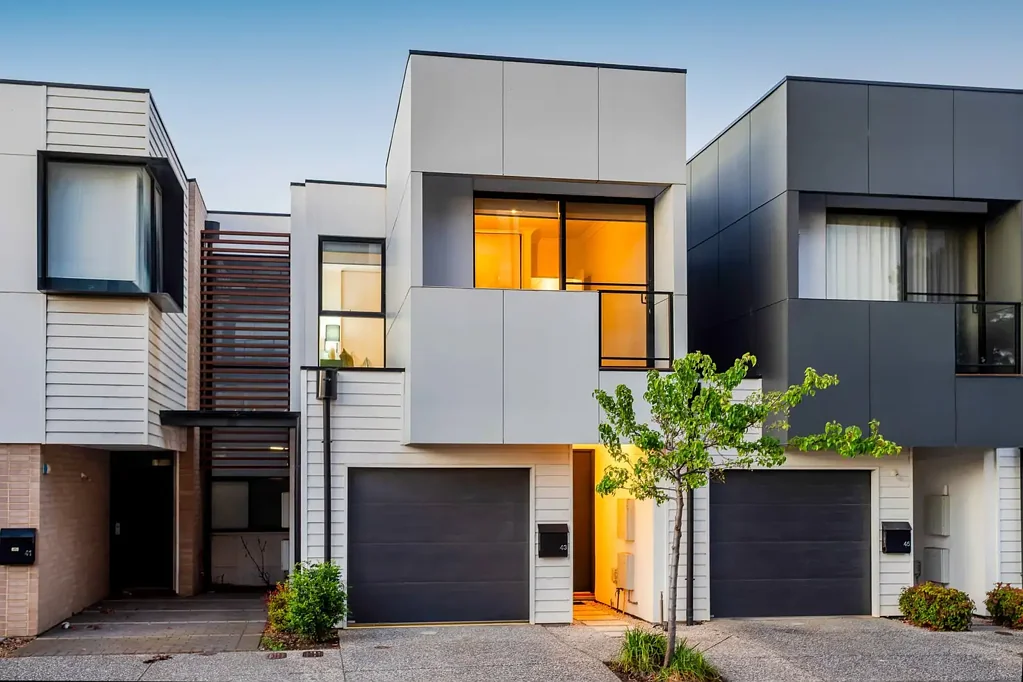 West Lakes 3Kwarto Modern Style, Versatile Living & Coastal Convenience