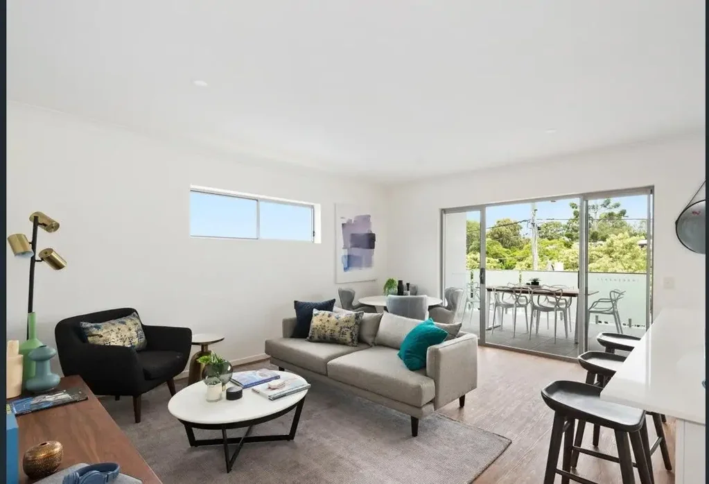 A STUNNING, CONVENIENT APARTMENT!