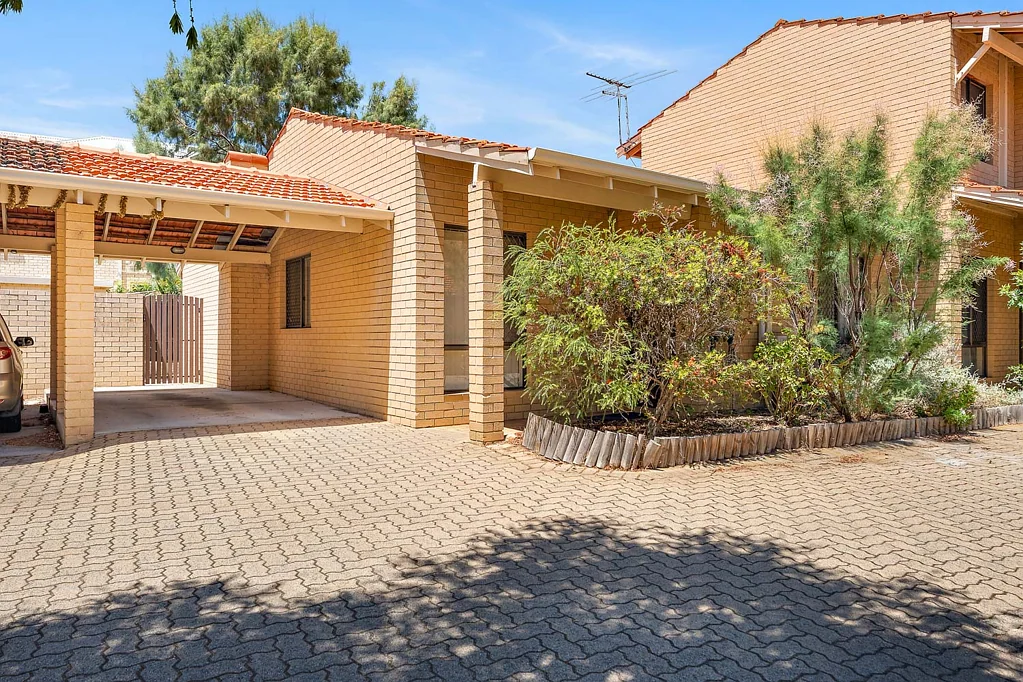 4/90 Gilbertson Road, Kardinya, WA 6163
