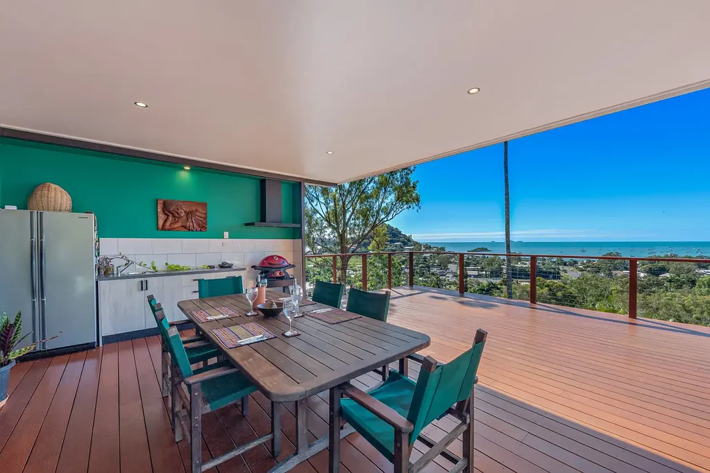 Cannonvale 6房  UNINTERRUPTED OCEAN VIEWS | DUAL LIVING | EXCEPTIONAL ENTERTAINING