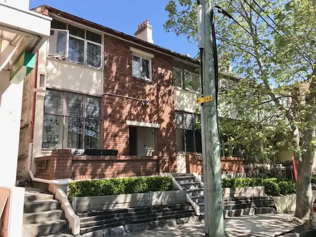 SPACIOUS 2 BEDROOM APARTMENT - !! 3 MONTHS LEASE ONLY !!