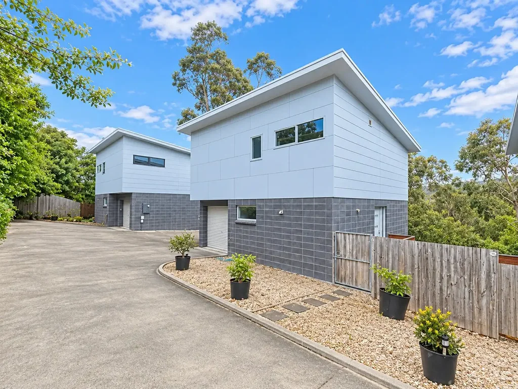 Convenient Townhouse with Golf Course Views