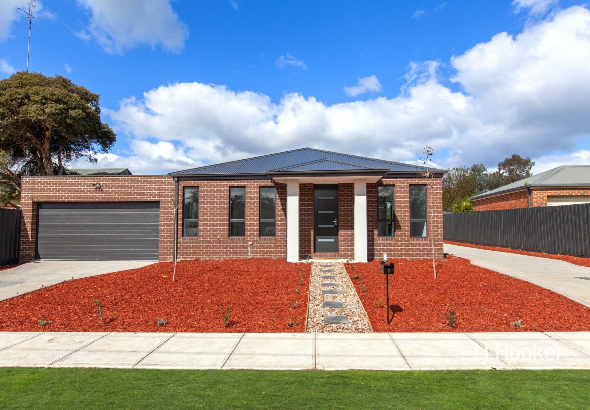 UNIT 1 24 MCKENZIE ST, BROADFORD VIC 3658, 0部屋, 0バスルーム, House