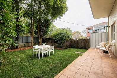 Dulwich Hill 1房 位于 Dulwich Hill 中心的绿树成荫花园休憩之所 Leafy garden retreat in central Dulwich Hill