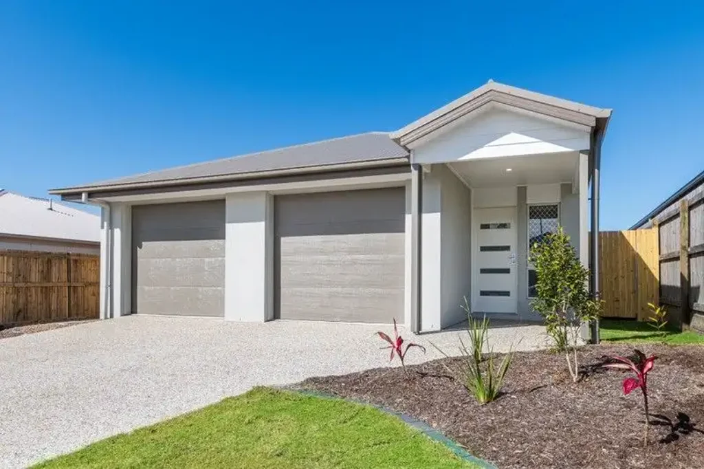 Modern 2 Bedroom Duplex in Park Ridge