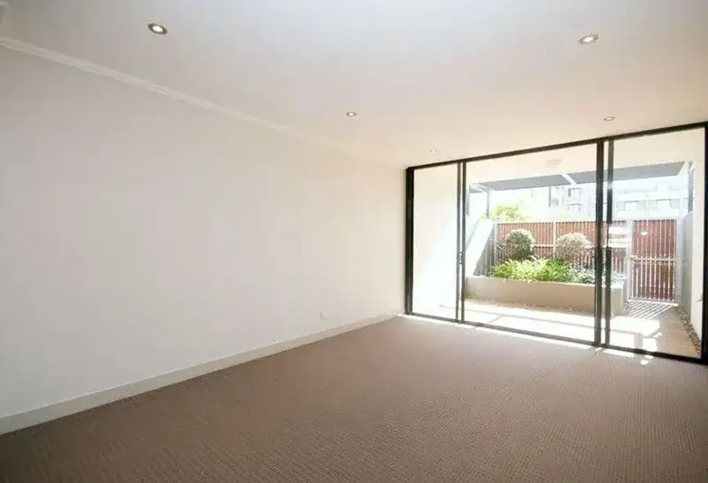 Contemporary Terrace-Style Living in the Renowned Motto Complex
