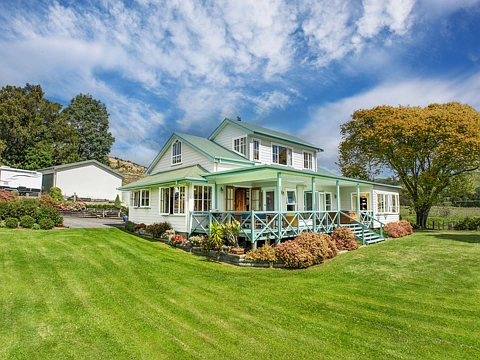 Manutuke  Woodstock - A Much-Loved Country Residence