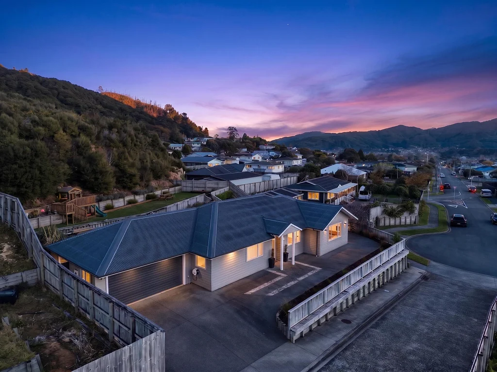 Wainuiomata 4બેડરૂમ Elevated Living, Endless Appeal
