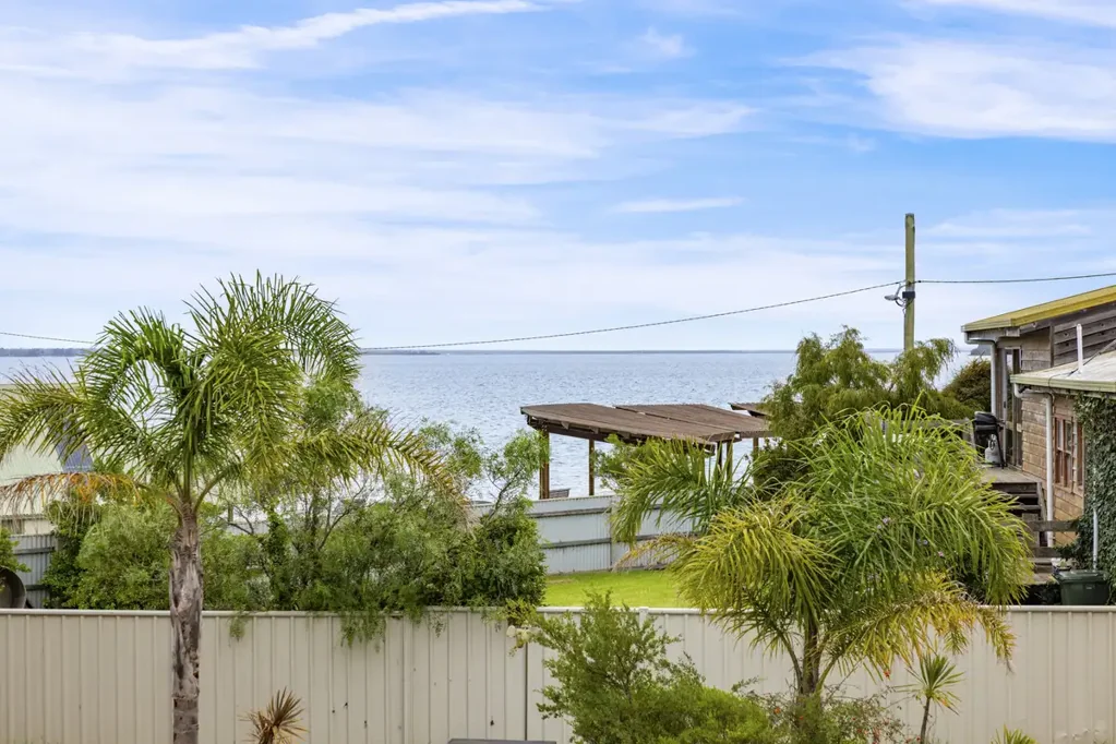 Metung 2ਬੈੱਡਰੂਮ Prime Investment Townhouse with Water Views in Metung Village