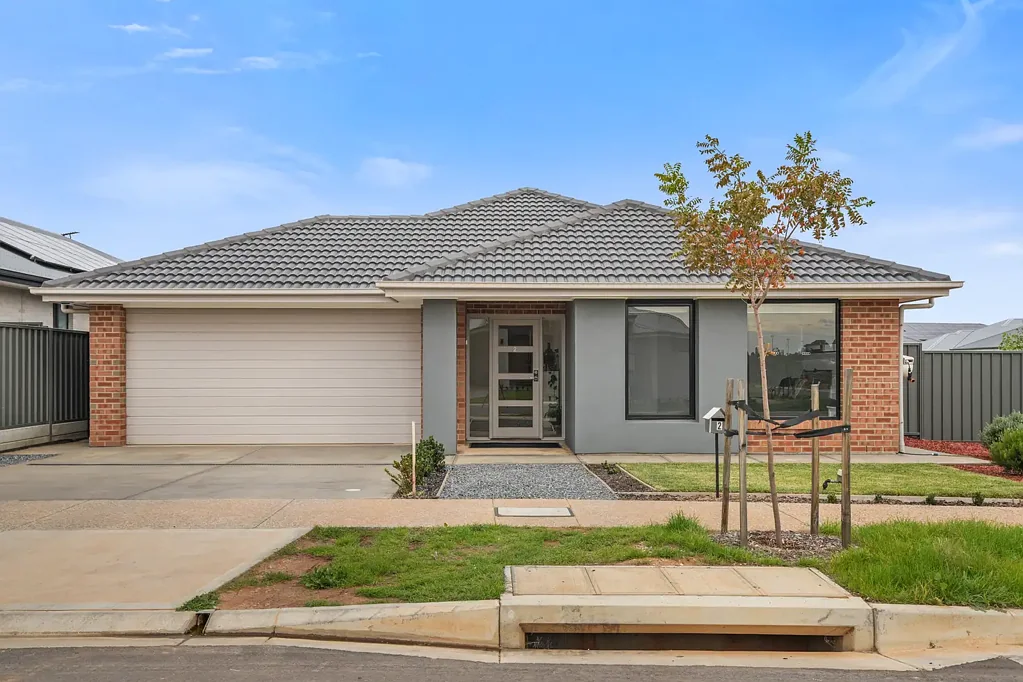Angle Vale 4房  Modern Family Living with Space, Style & Comfort!