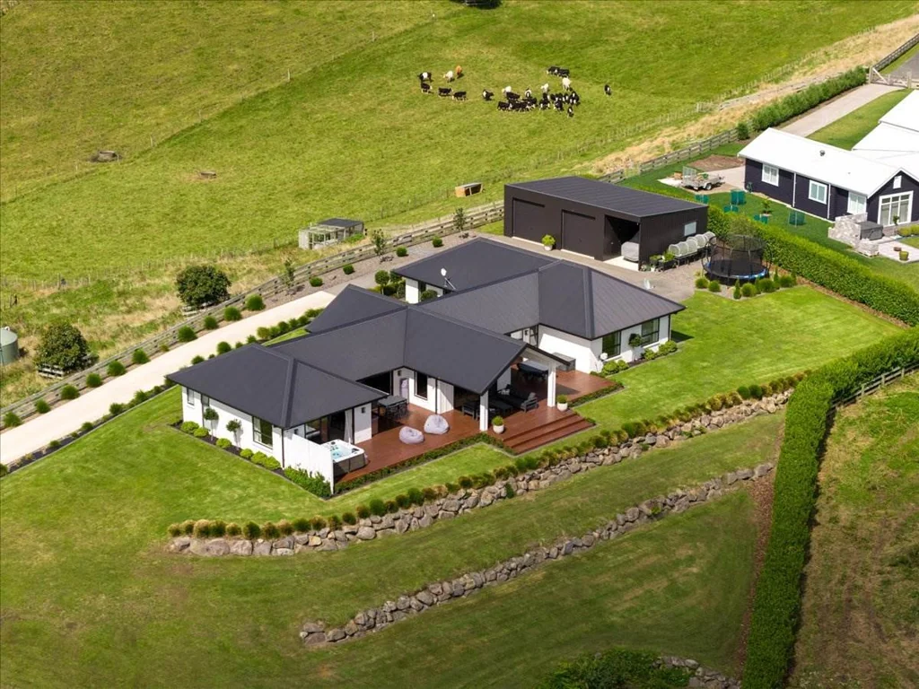 Te Puna 4部屋 Why build?.. When you can buy
