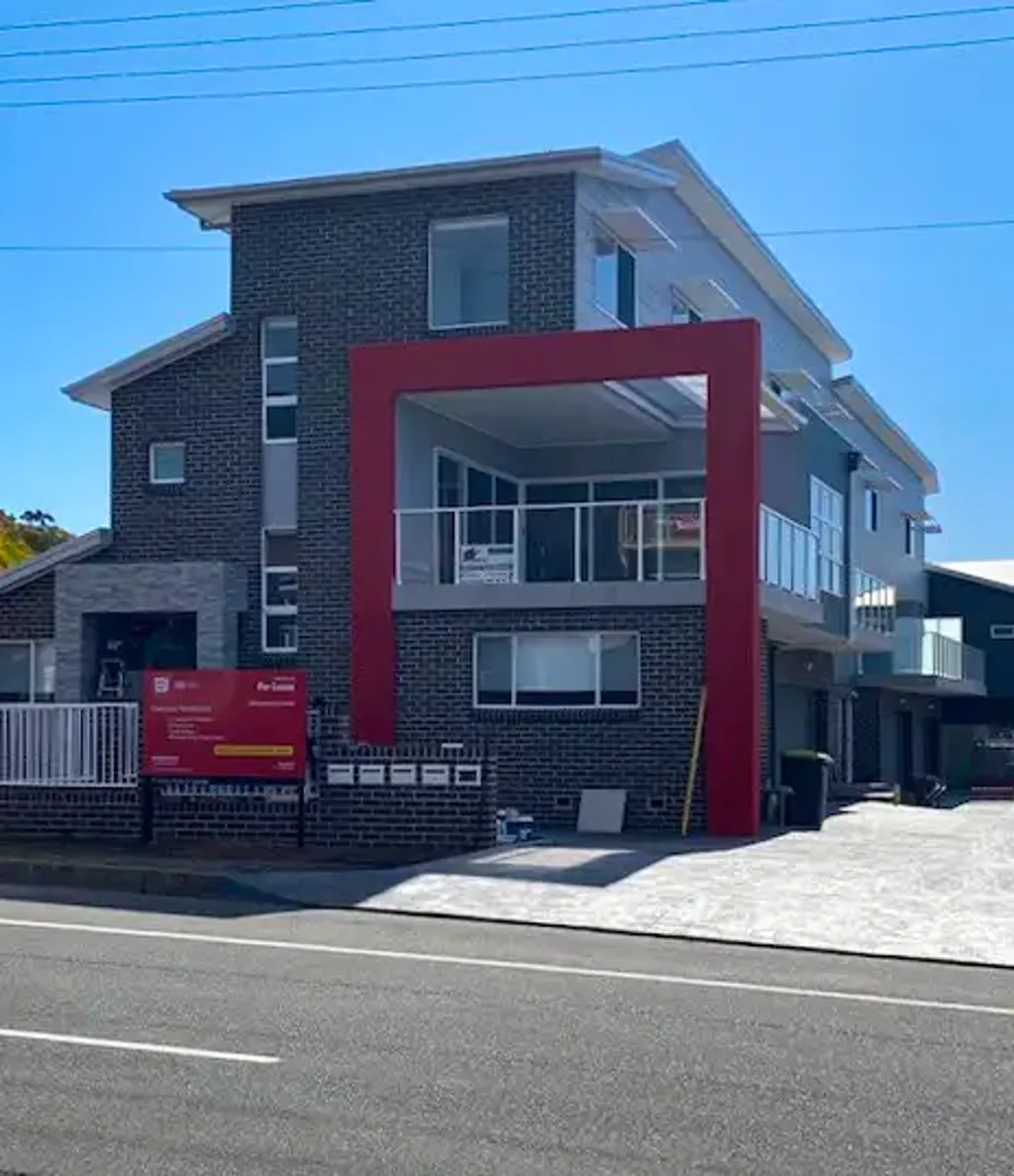 Modern 4-Bedroom Townhouse With Stunning Views