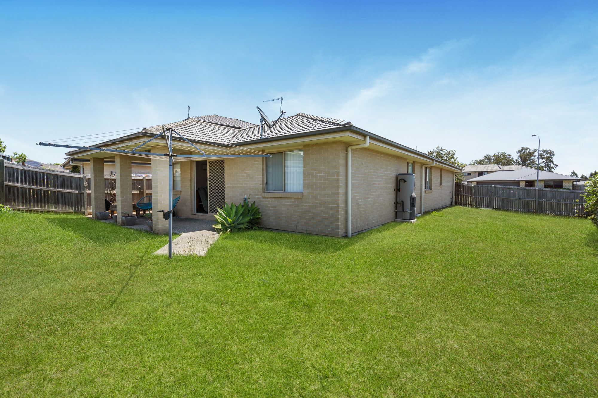 4 CHARLES AV, PIMPAMA QLD 4209, 0房, 0浴, House