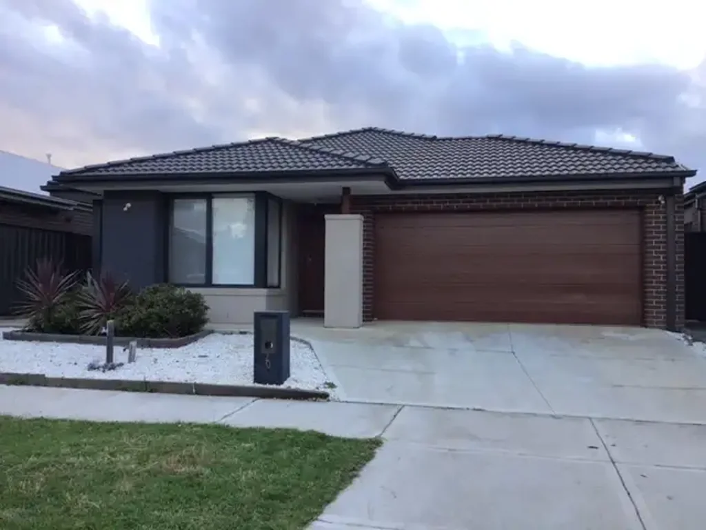 Delighful Home with 2 Living Areas