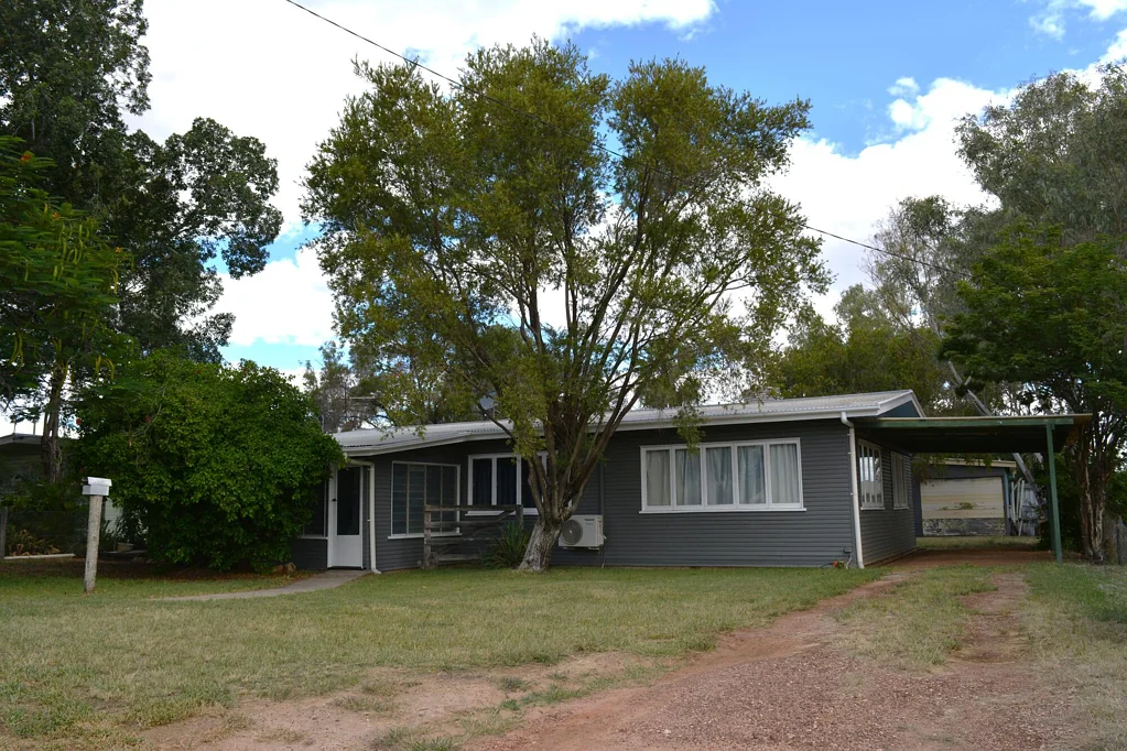 Blackall 3 Bedroom Charming Family Home with Space, Comfort & Extras!
