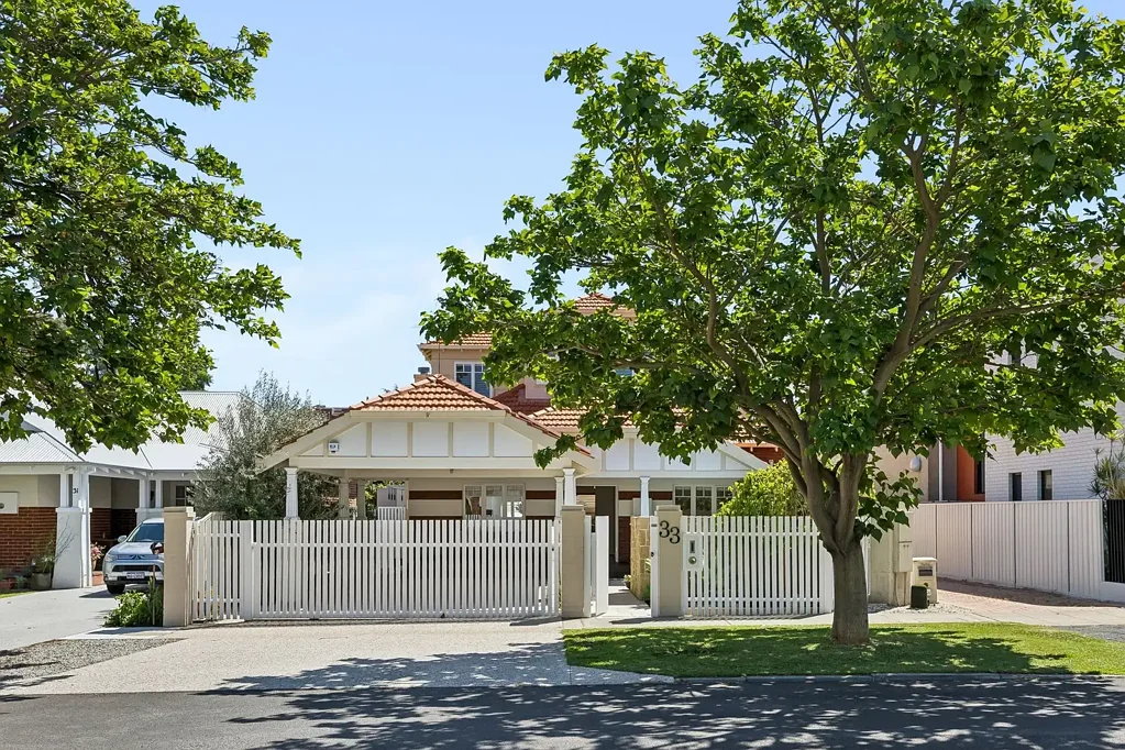 West Leederville 4Kwarto A home with a heart!