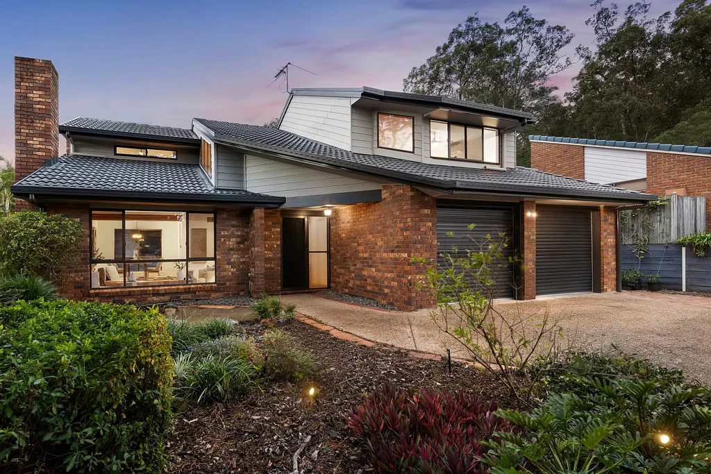 Chapel Hill 4 Bedroom Family entertainer in leafy Mt Coot-tha foothills