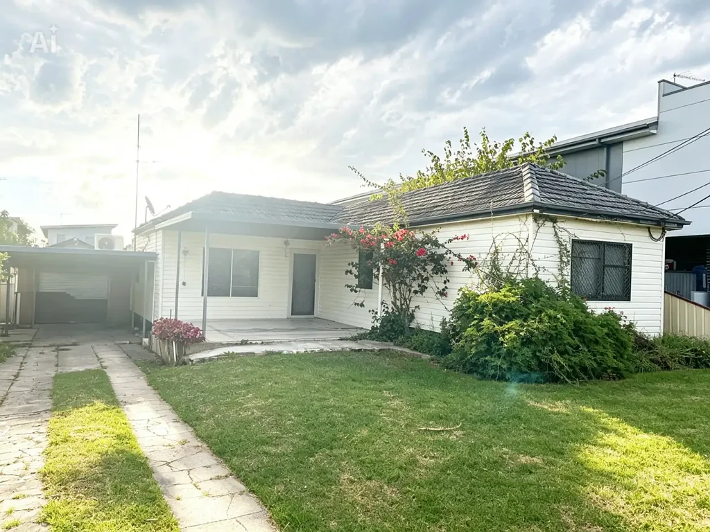HOUSE WITH 5 BEDROOMS IN CABRAMATTA WEST