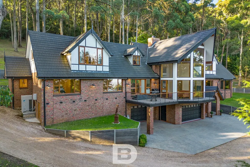 Mount Macedon 4Habitaciones Elevated Tudor-Style Acreage Lifestyle Grandeur