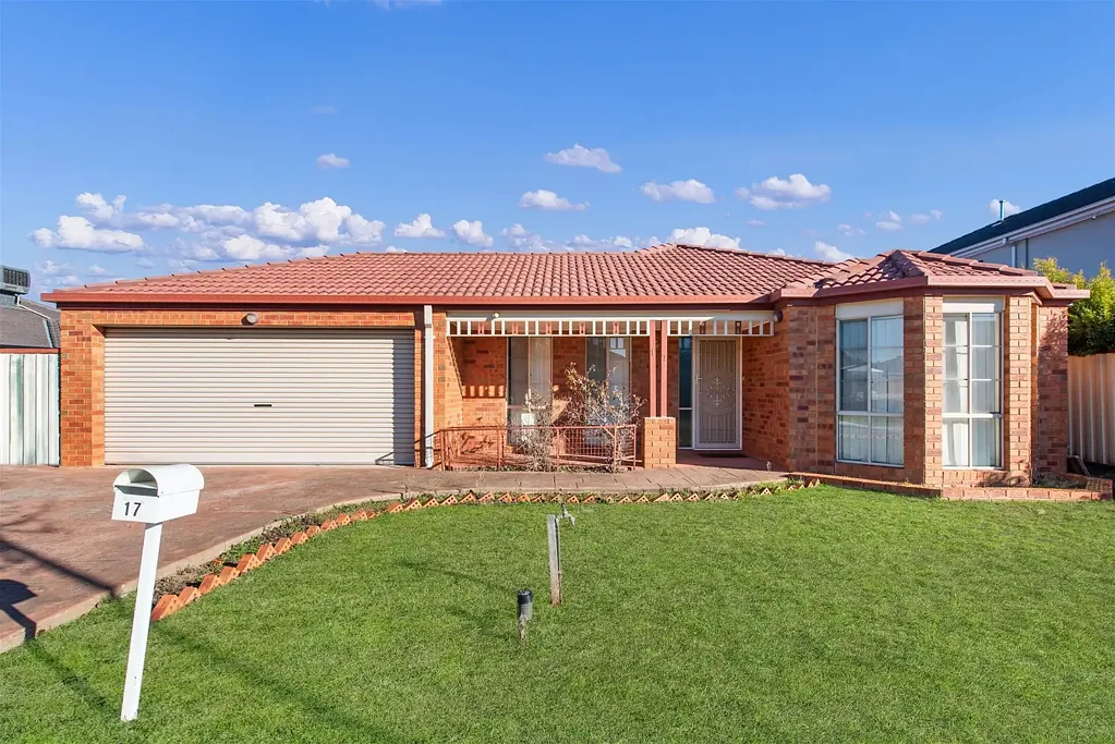 17 Loddon Drive, Taylors Hill, VIC 3037